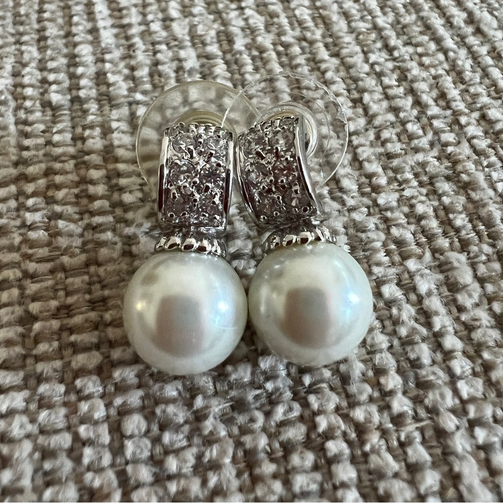 Handcrafted silver and pearl earrings - Picture 3 of 5